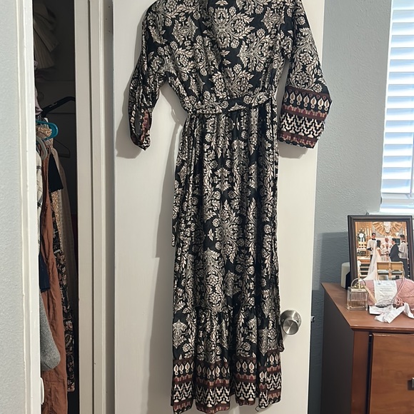 Black white floral maxi dress v neck with belt bought in France - Picture 2 of 8